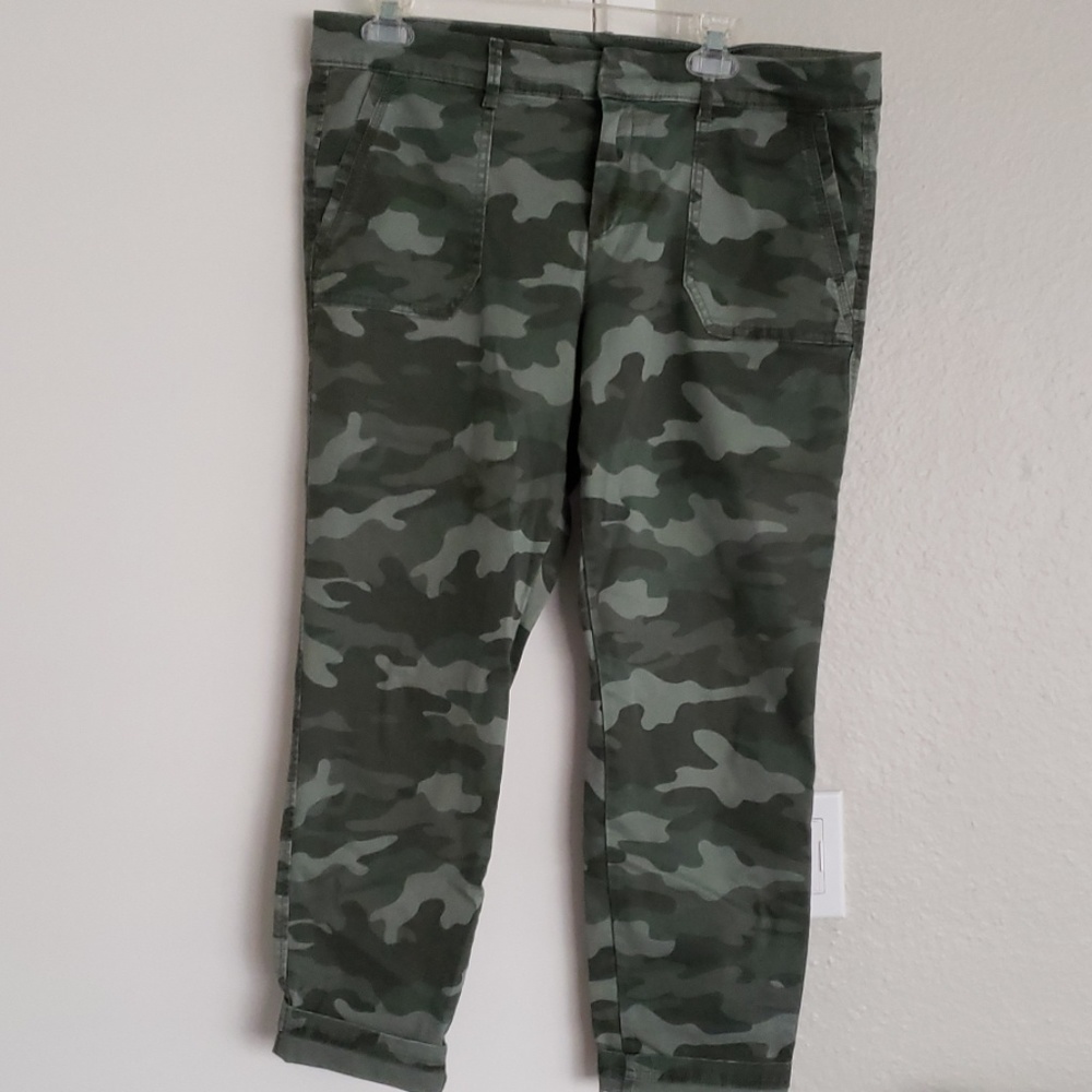 Camo cargo pixie pants